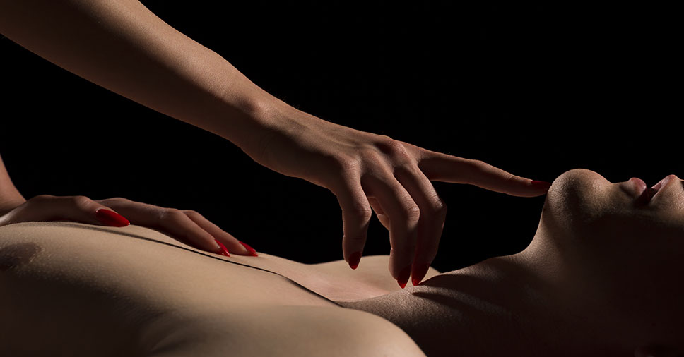 Como apimentar a relação com a massagem para casais?